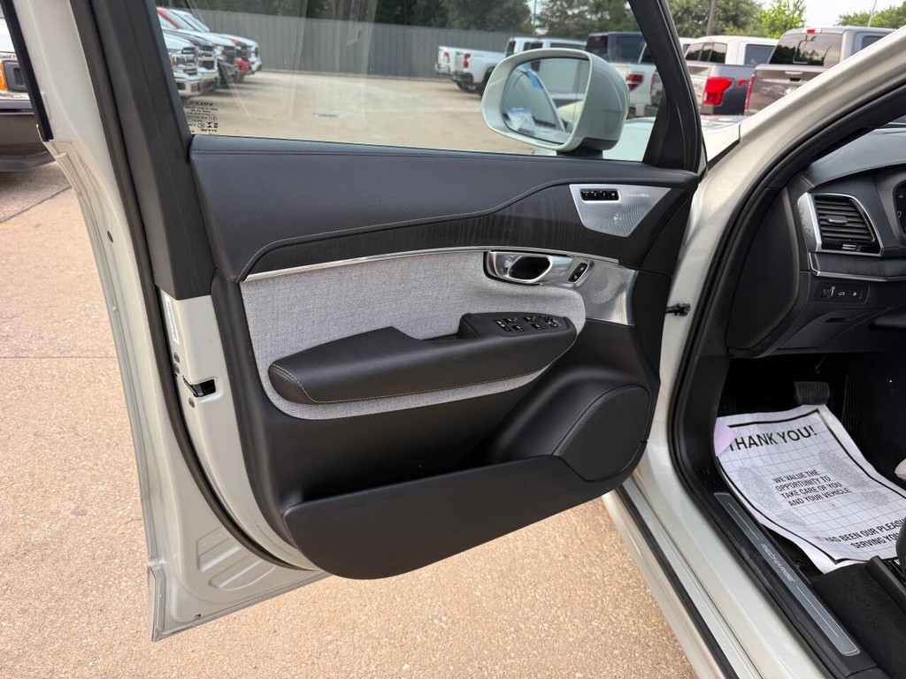 Volvo XC90 Recharge Vehicle Full-screen Gallery Image 08