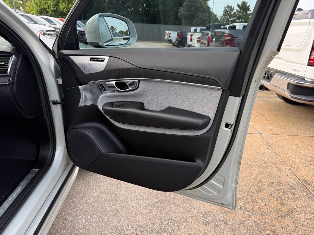Volvo XC90 Recharge Vehicle Full-screen Gallery Image 11