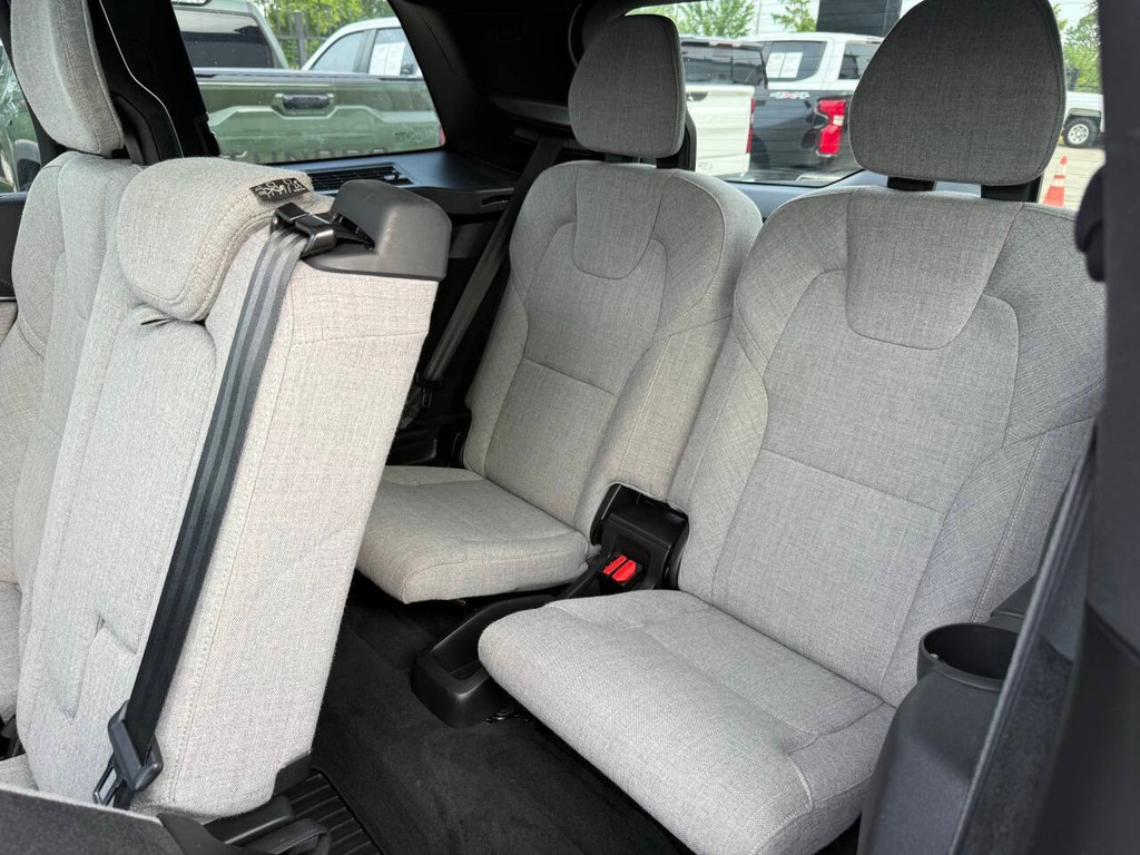 Volvo XC90 Recharge Vehicle Full-screen Gallery Image 14