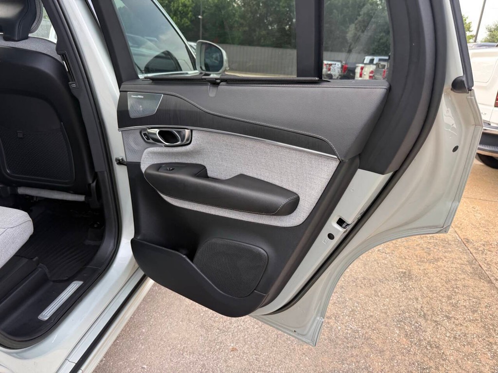 Volvo XC90 Recharge Vehicle Full-screen Gallery Image 18