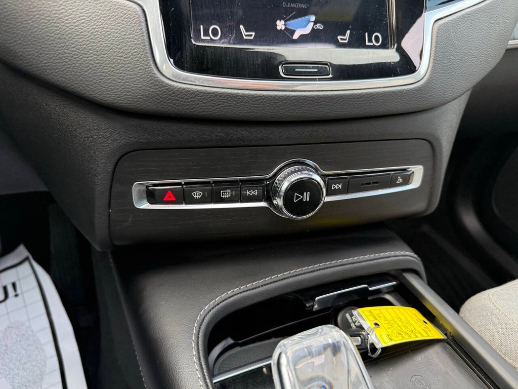 Volvo XC90 Recharge Vehicle Full-screen Gallery Image 30
