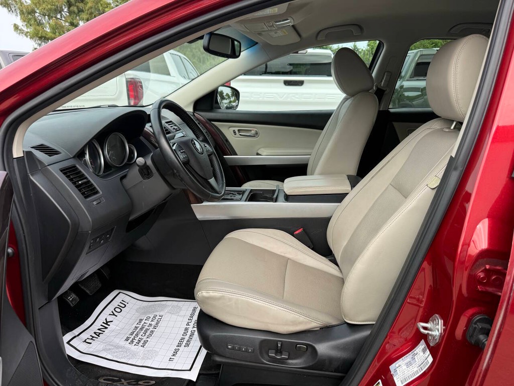 Mazda CX-9 Vehicle Full-screen Gallery Image 07