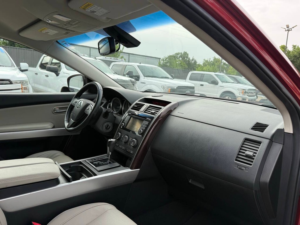 Mazda CX-9 Vehicle Full-screen Gallery Image 09