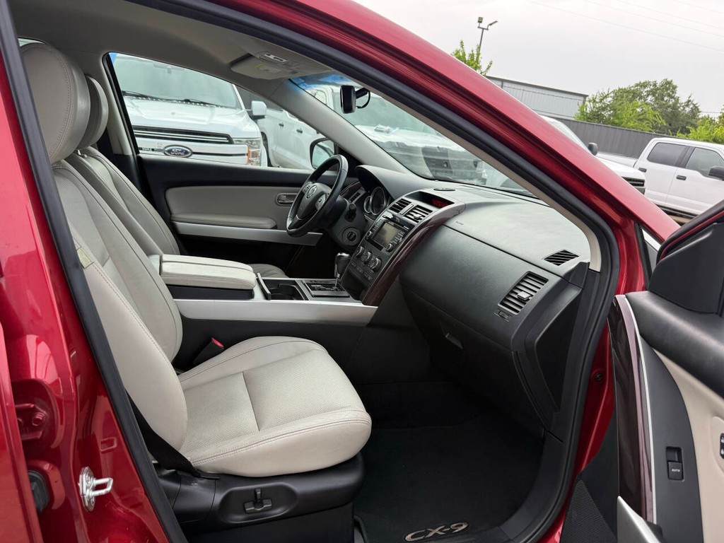 Mazda CX-9 Vehicle Full-screen Gallery Image 10