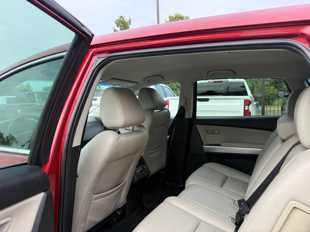 Mazda CX-9 Vehicle Full-screen Gallery Image 12