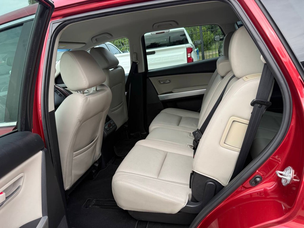 Mazda CX-9 Vehicle Full-screen Gallery Image 13