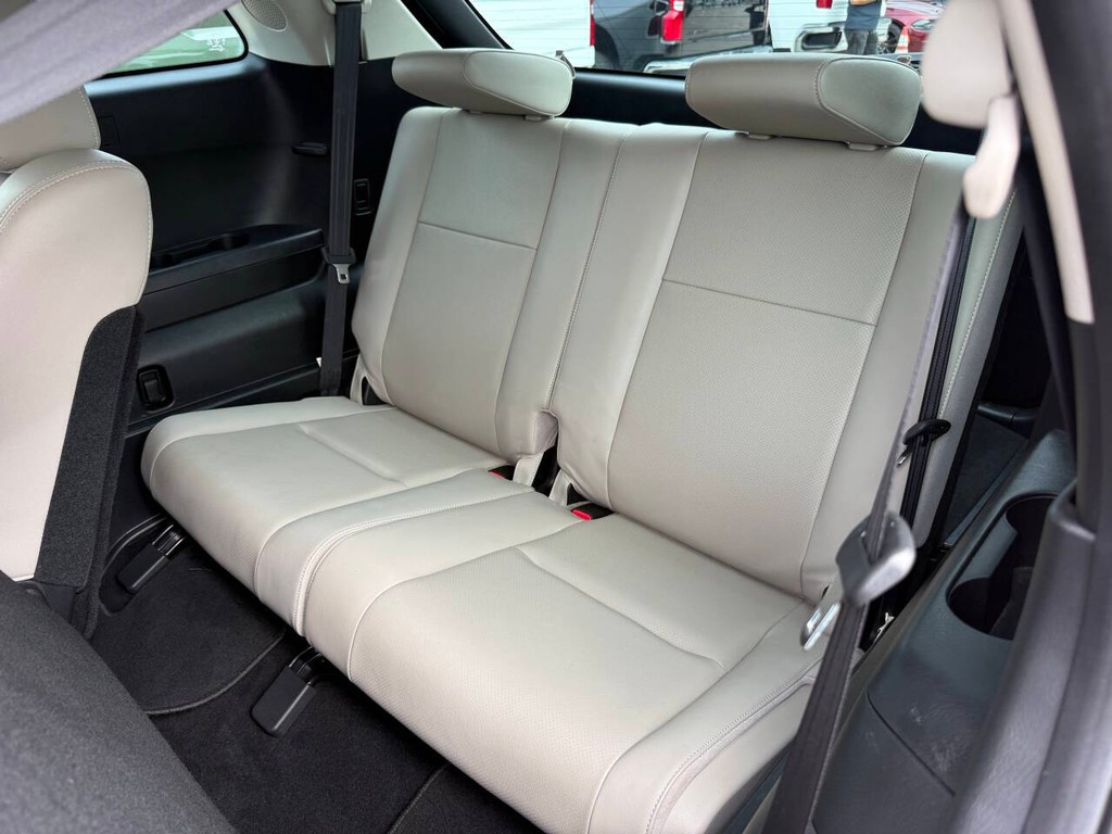 Mazda CX-9 Vehicle Full-screen Gallery Image 14
