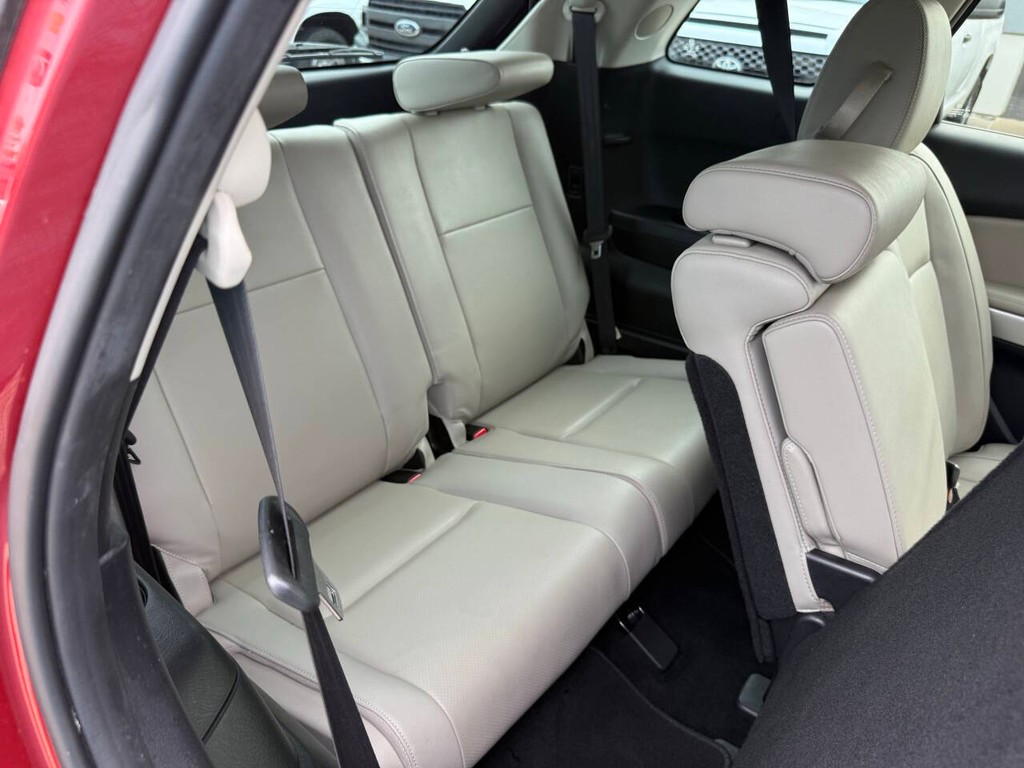 Mazda CX-9 Vehicle Full-screen Gallery Image 16
