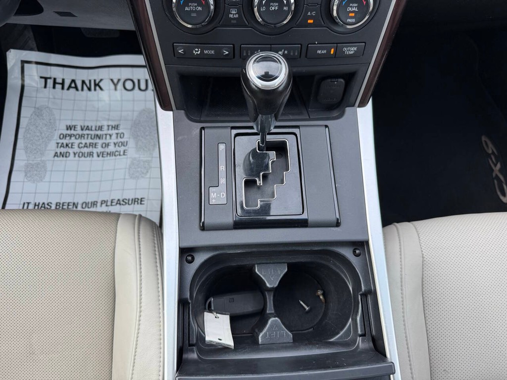 Mazda CX-9 Vehicle Full-screen Gallery Image 31