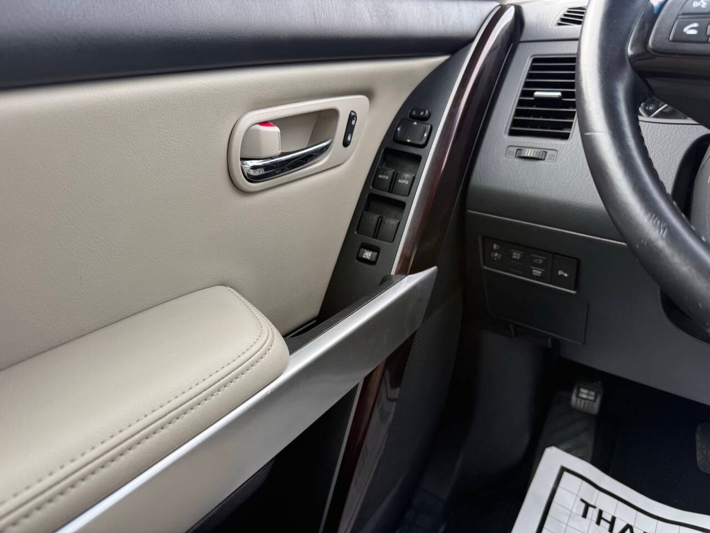 Mazda CX-9 Vehicle Full-screen Gallery Image 32