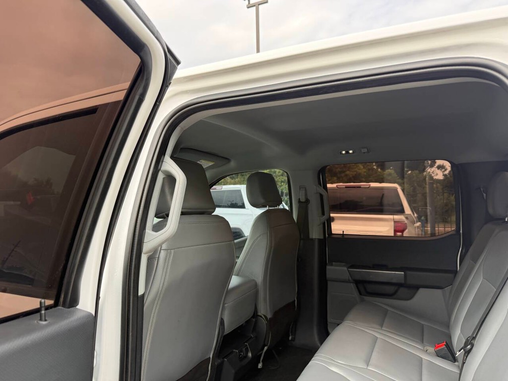 Chevrolet Silverado 1500 Vehicle Full-screen Gallery Image 12