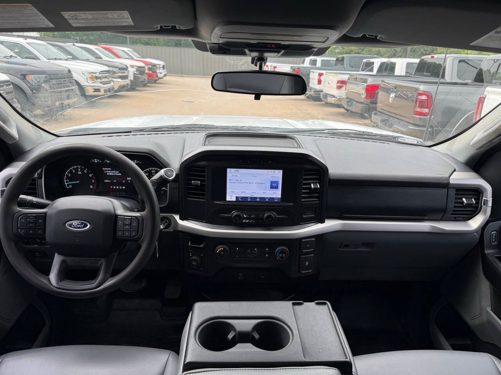 Chevrolet Silverado 1500 Vehicle Full-screen Gallery Image 17