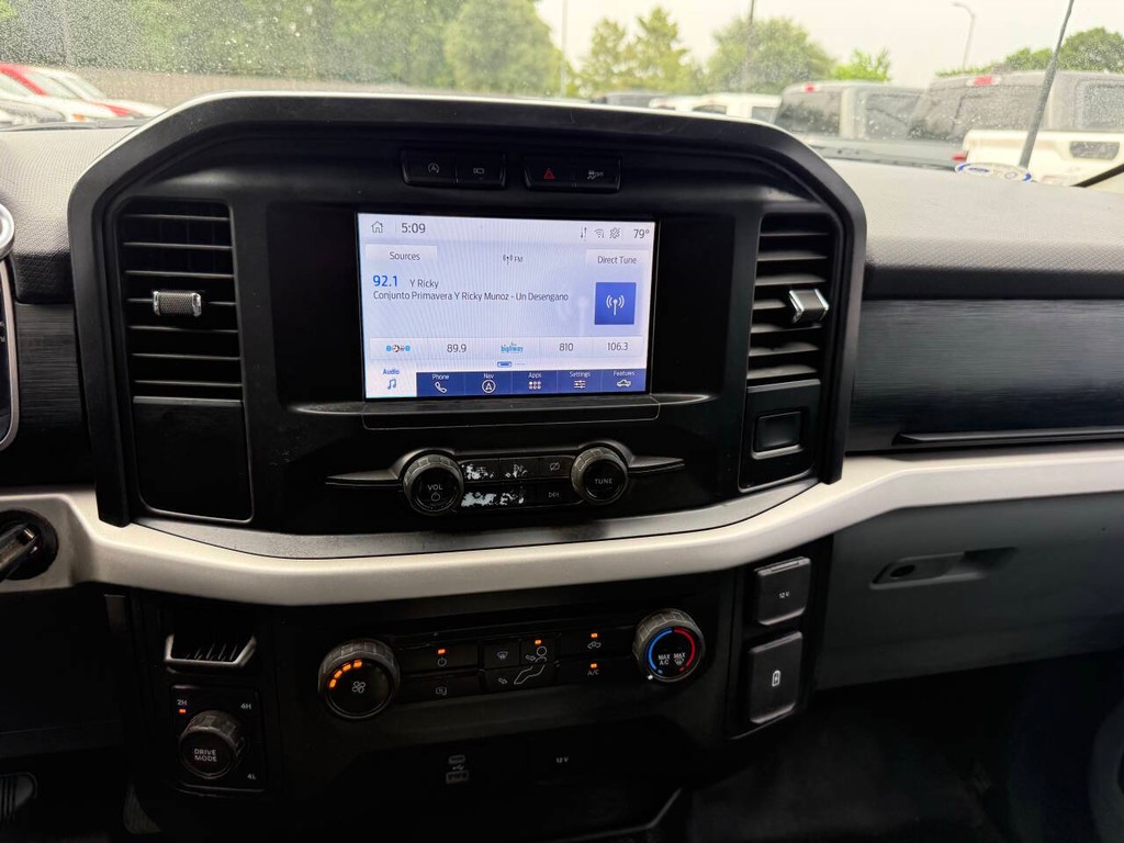 Chevrolet Silverado 1500 Vehicle Full-screen Gallery Image 24