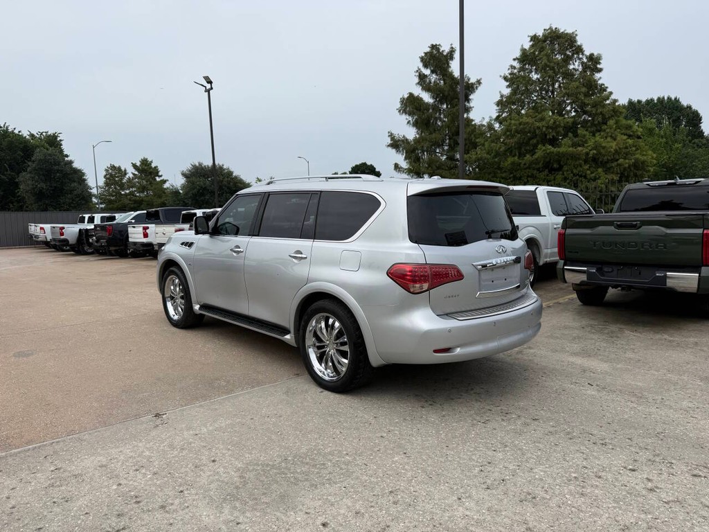 INFINITI QX80 Vehicle Full-screen Gallery Image 04