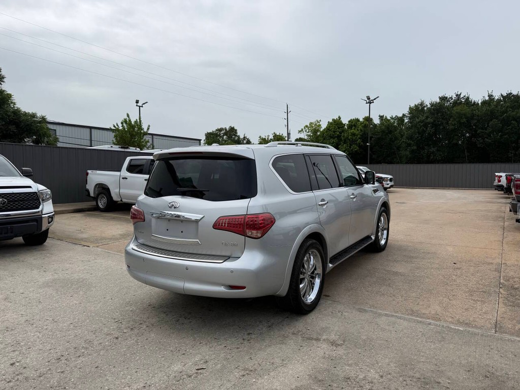 INFINITI QX80 Vehicle Full-screen Gallery Image 05
