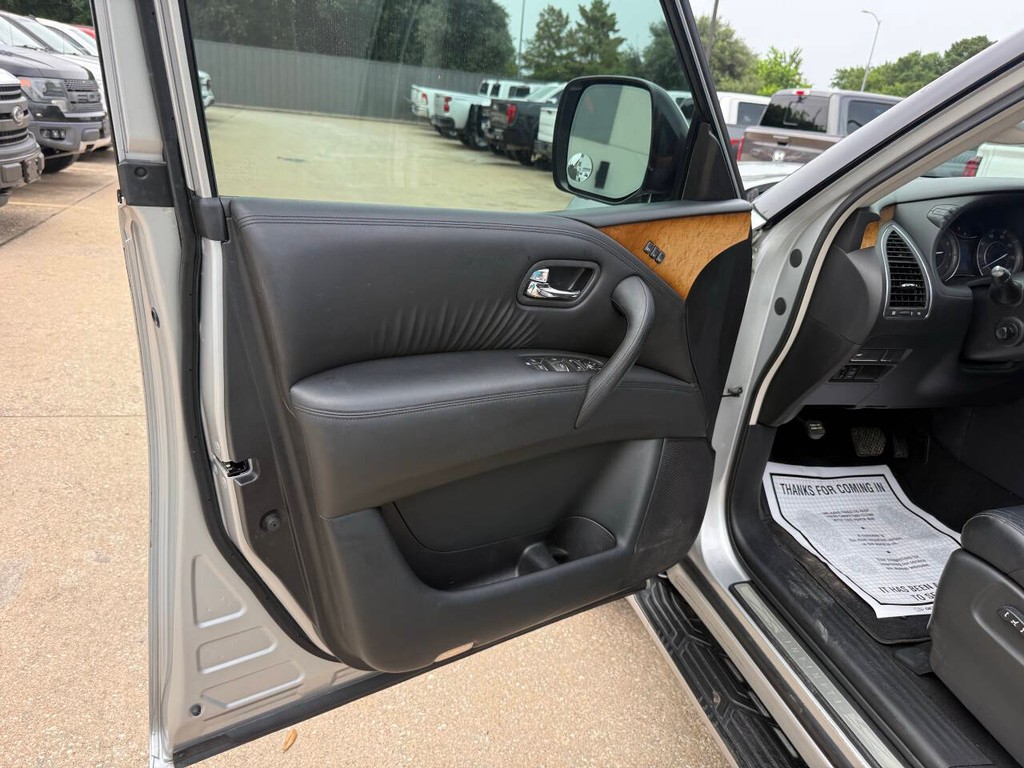 INFINITI QX80 Vehicle Full-screen Gallery Image 08