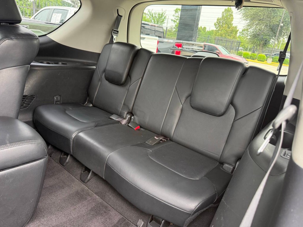 INFINITI QX80 Vehicle Full-screen Gallery Image 14