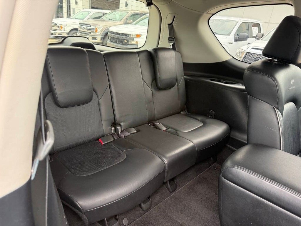 INFINITI QX80 Vehicle Full-screen Gallery Image 17