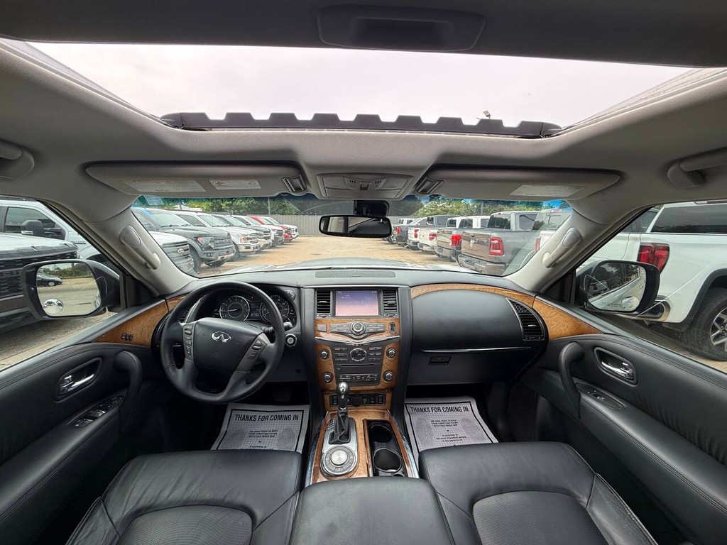 INFINITI QX80 Vehicle Full-screen Gallery Image 22