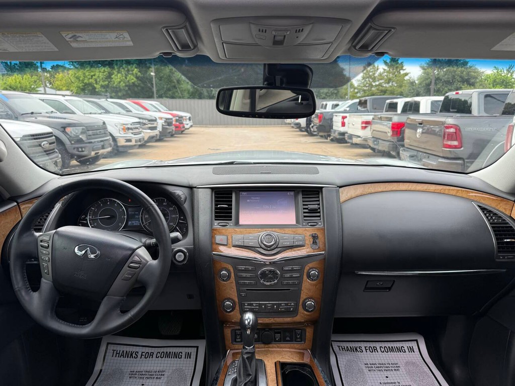INFINITI QX80 Vehicle Full-screen Gallery Image 23