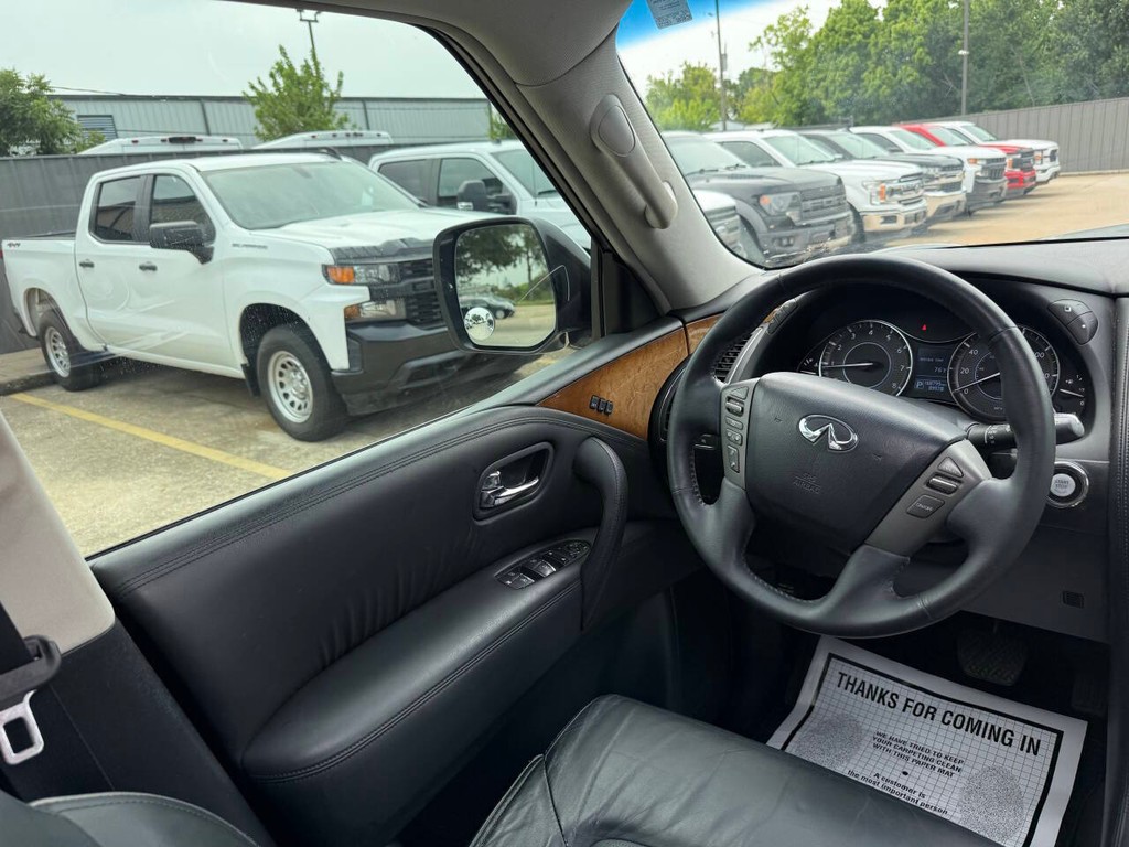 INFINITI QX80 Vehicle Full-screen Gallery Image 24