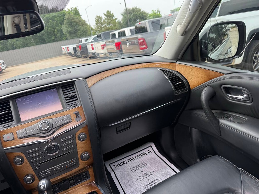 INFINITI QX80 Vehicle Full-screen Gallery Image 25