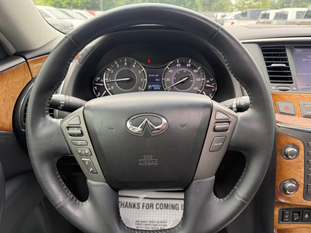 INFINITI QX80 Vehicle Full-screen Gallery Image 28