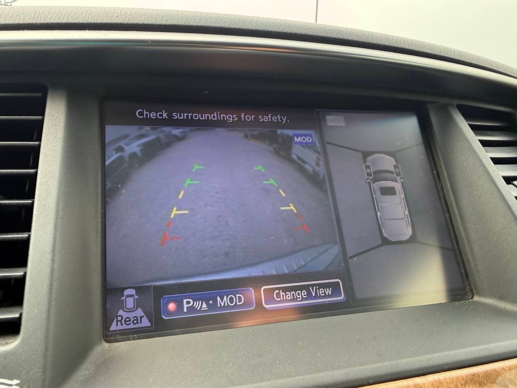 INFINITI QX80 Vehicle Full-screen Gallery Image 31