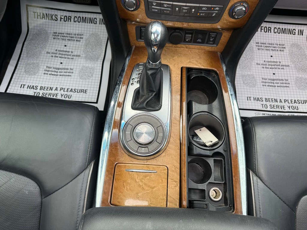 INFINITI QX80 Vehicle Full-screen Gallery Image 34