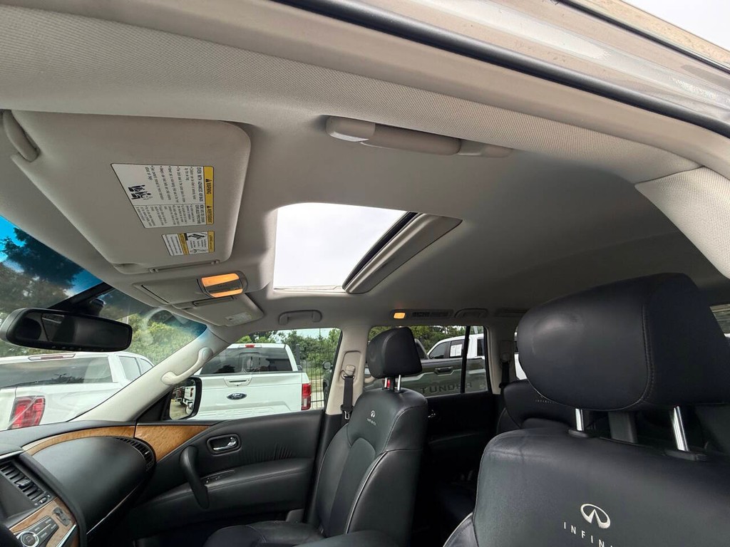 INFINITI QX80 Vehicle Full-screen Gallery Image 36