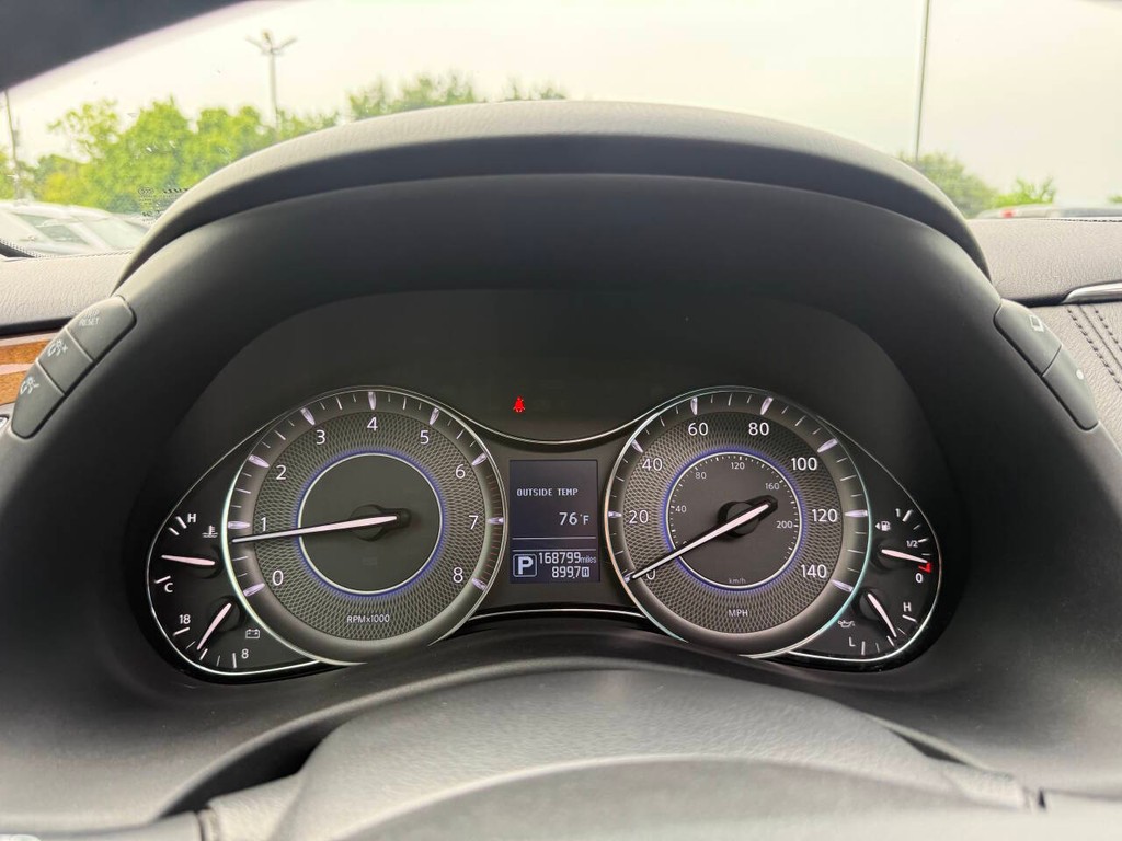 INFINITI QX80 Vehicle Full-screen Gallery Image 37