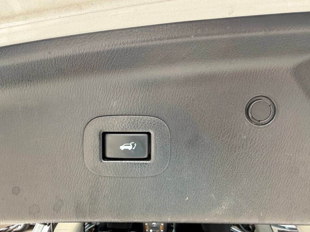 INFINITI QX80 Vehicle Full-screen Gallery Image 43