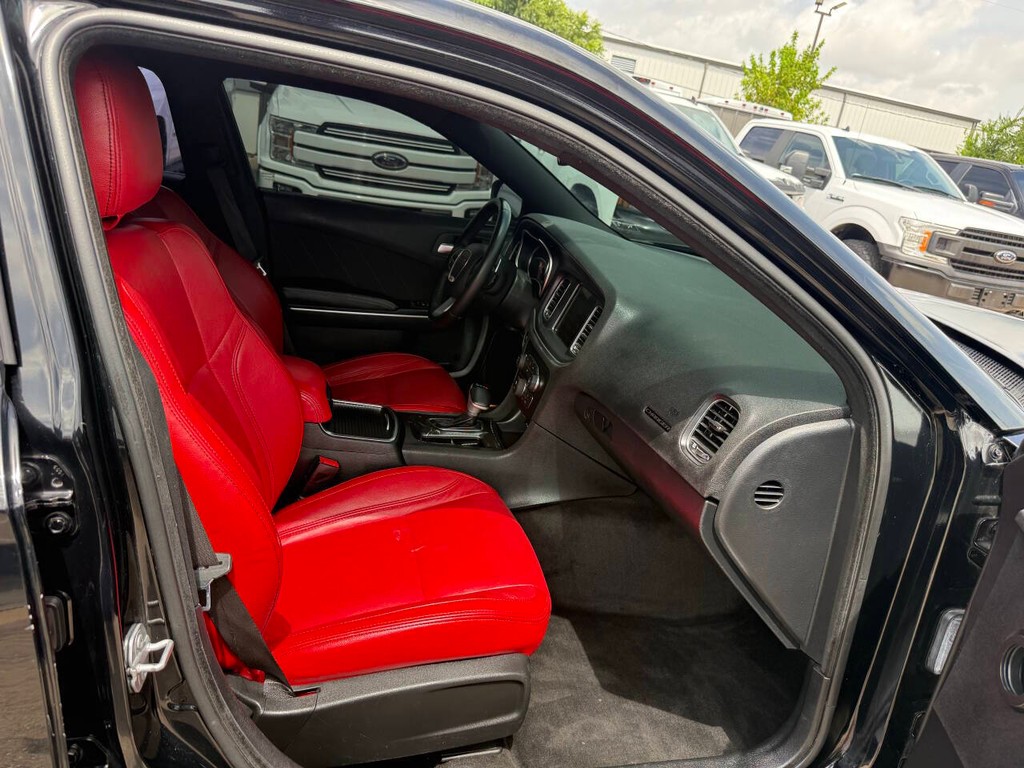 Dodge Charger Vehicle Full-screen Gallery Image 10