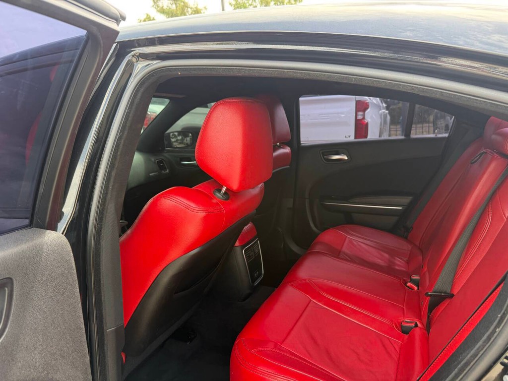 Dodge Charger Vehicle Full-screen Gallery Image 12