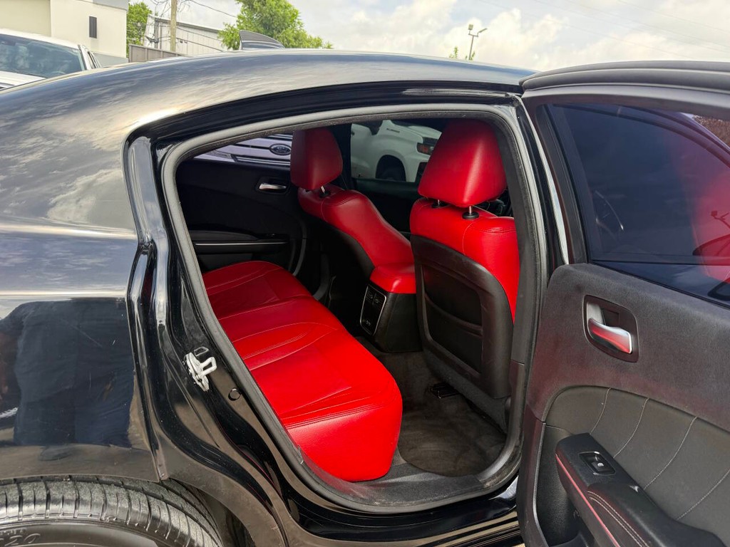 Dodge Charger Vehicle Full-screen Gallery Image 15