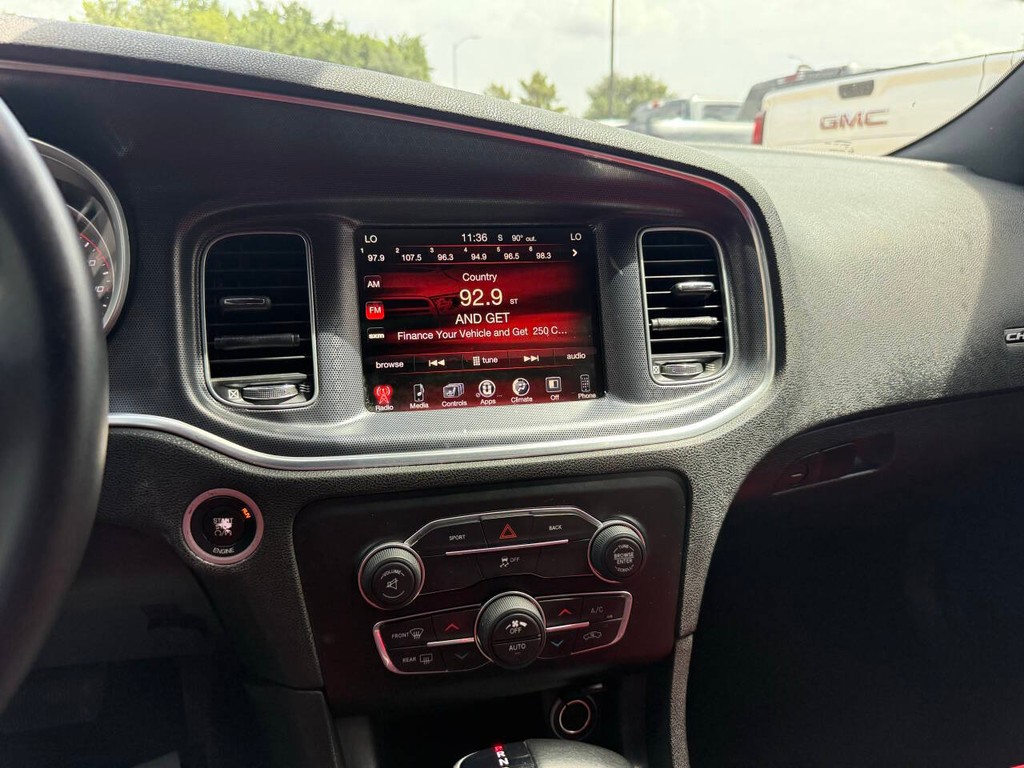 Dodge Charger Vehicle Full-screen Gallery Image 24