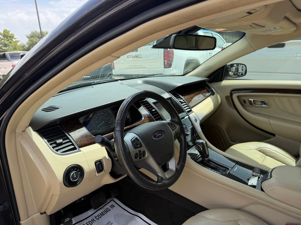 Ford Taurus Vehicle Full-screen Gallery Image 06