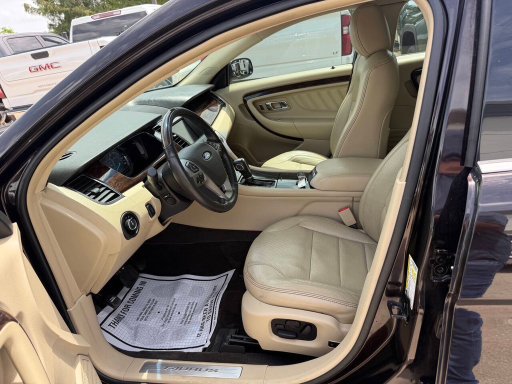 Ford Taurus Vehicle Full-screen Gallery Image 07