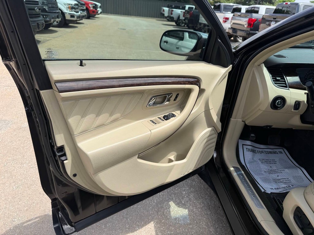 Ford Taurus Vehicle Full-screen Gallery Image 08