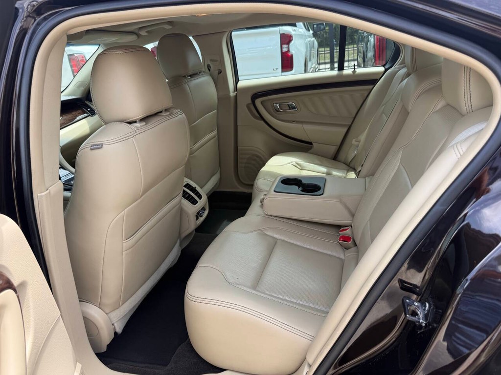 Ford Taurus Vehicle Full-screen Gallery Image 13