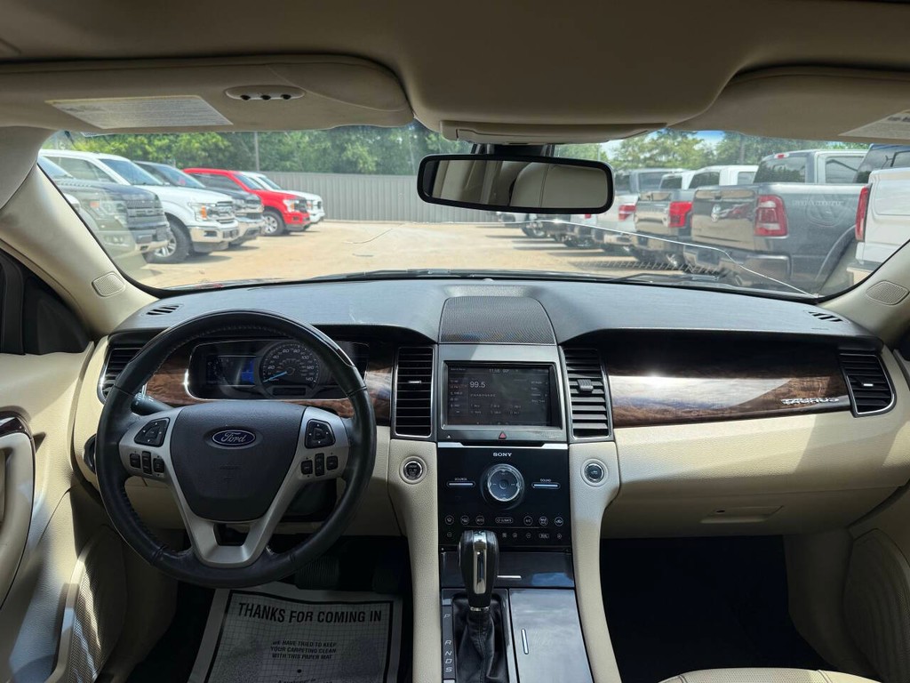 Ford Taurus Vehicle Full-screen Gallery Image 17