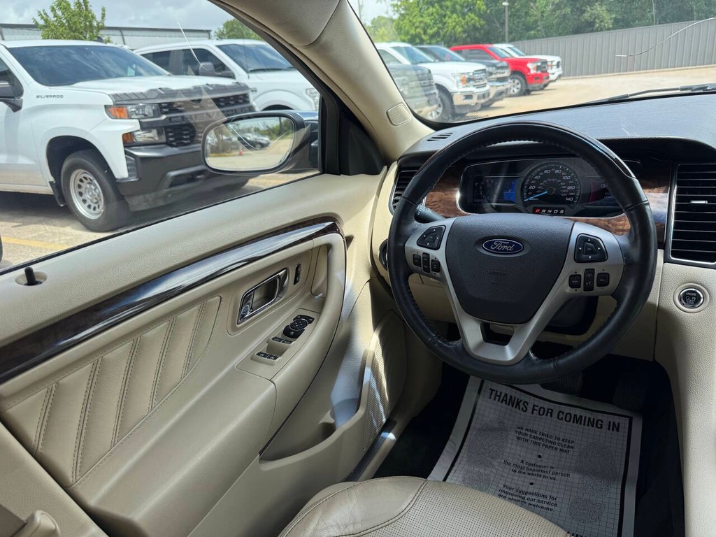 Ford Taurus Vehicle Full-screen Gallery Image 19