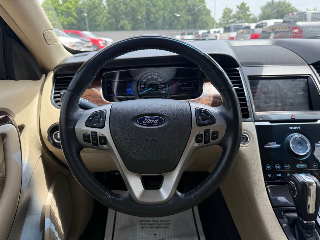 Ford Taurus Vehicle Full-screen Gallery Image 22