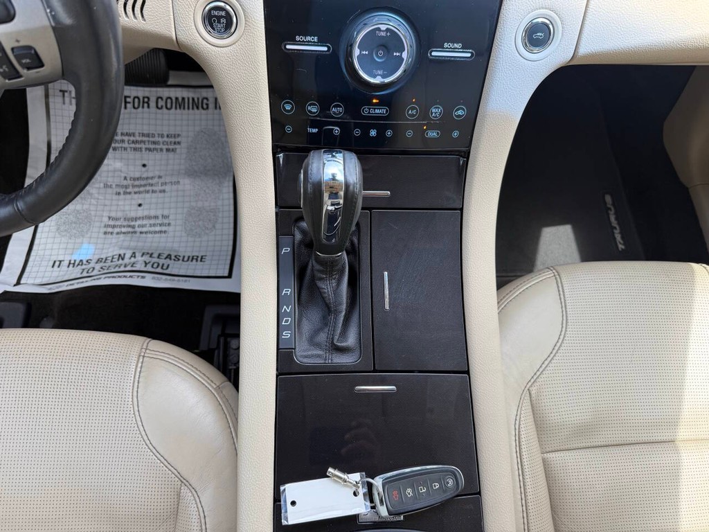 Ford Taurus Vehicle Full-screen Gallery Image 29