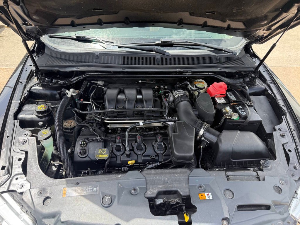Ford Taurus Vehicle Full-screen Gallery Image 34