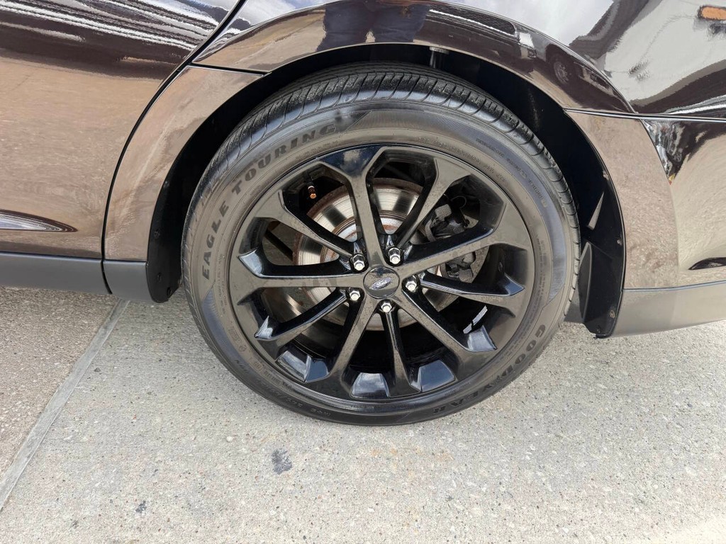Ford Taurus Vehicle Full-screen Gallery Image 36