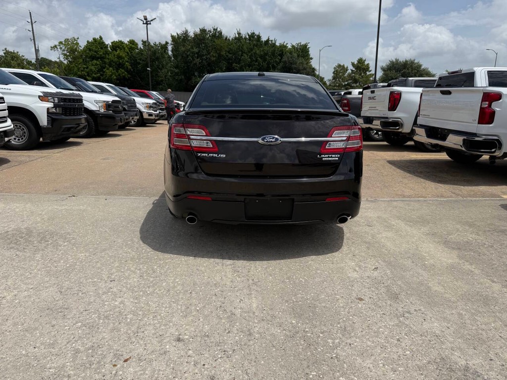 Ford Taurus Vehicle Full-screen Gallery Image 38