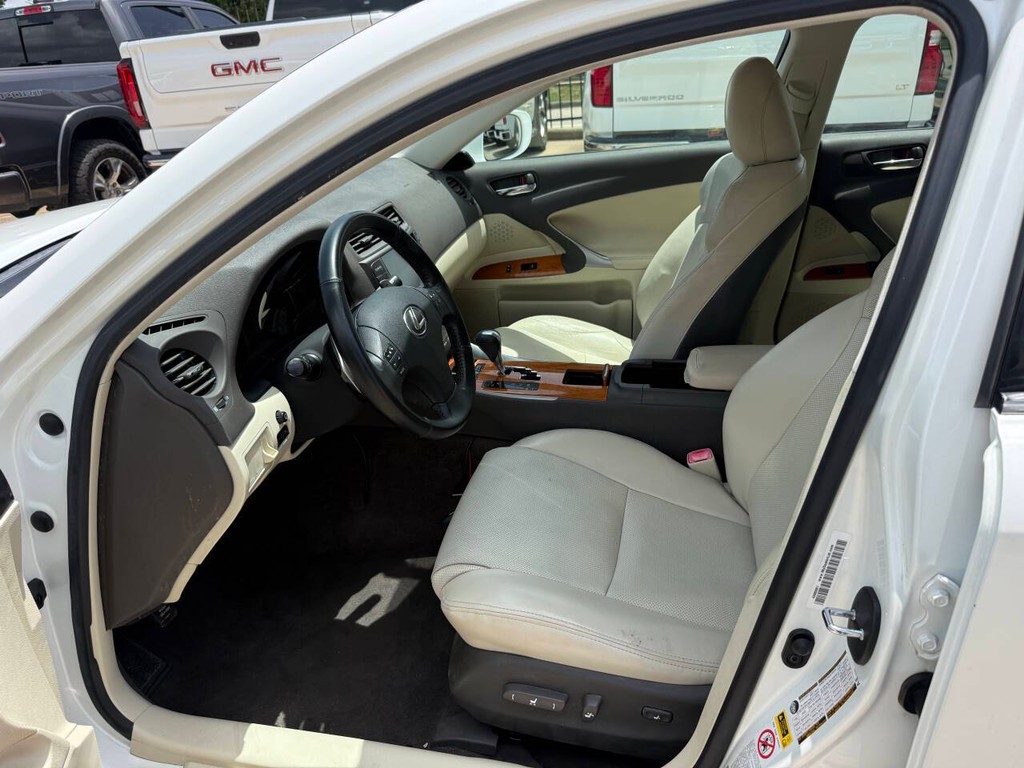 Lexus IS 350 Vehicle Full-screen Gallery Image 07