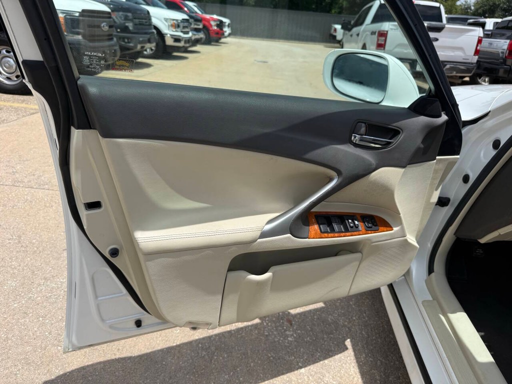 Lexus IS 350 Vehicle Full-screen Gallery Image 08