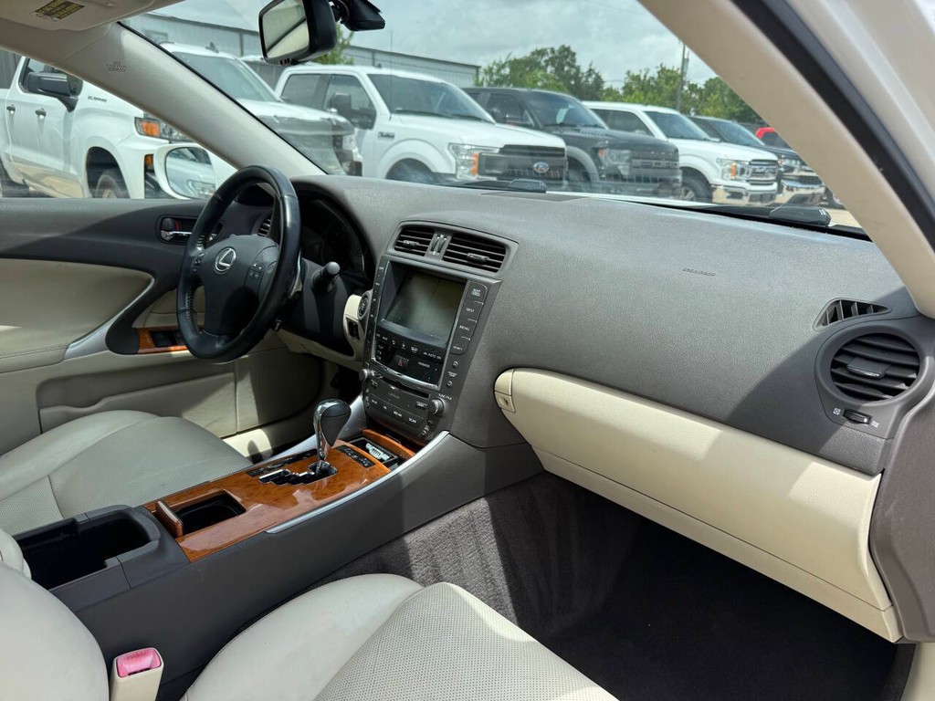 Lexus IS 350 Vehicle Full-screen Gallery Image 09